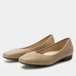 Arielle Wheat Shoe