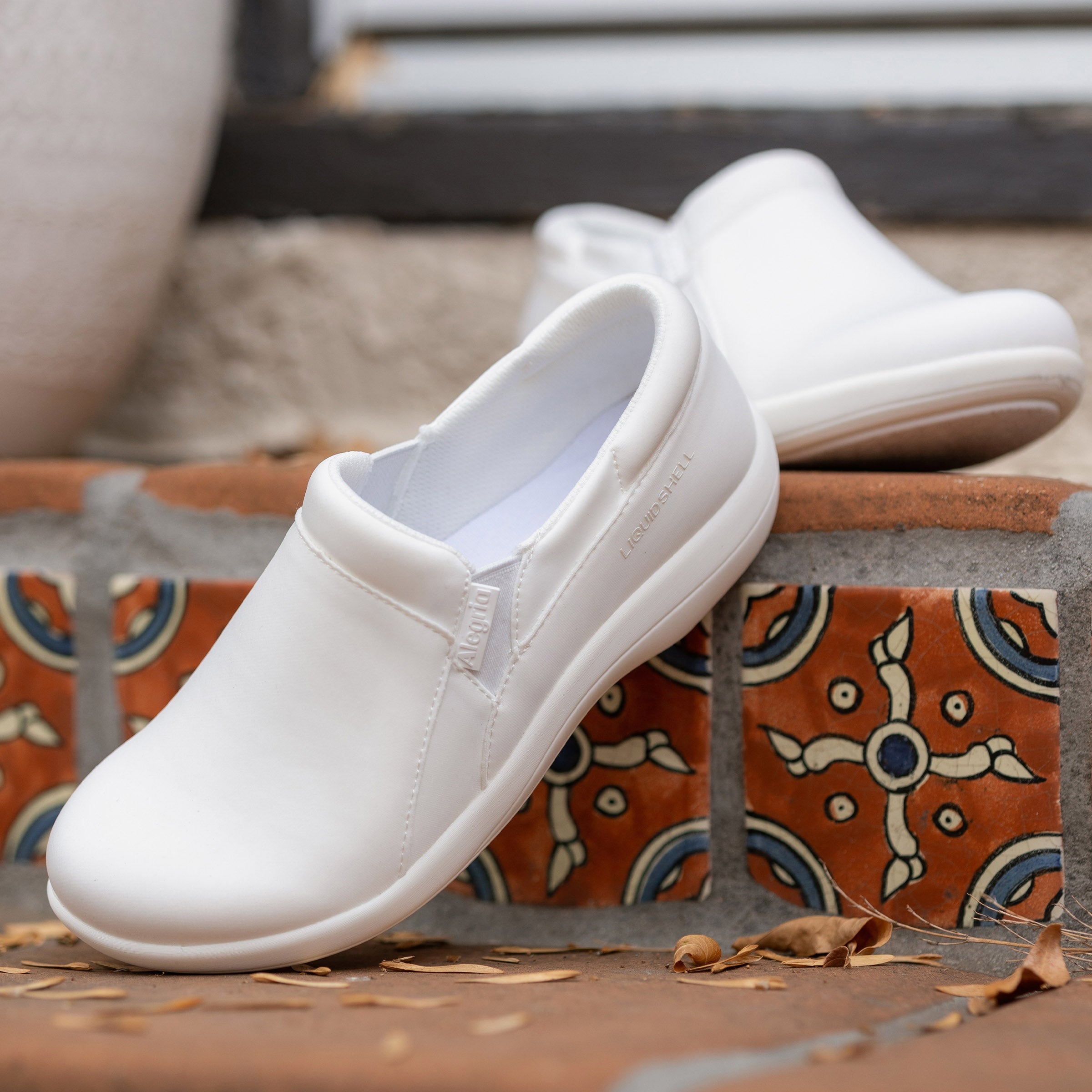 Duette Liquid White Shoe - Image 2